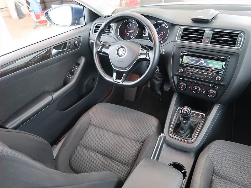 Volkswagen Jetta (2015) 1.2 TSI, Serv.kniha - fotka 7 z 18