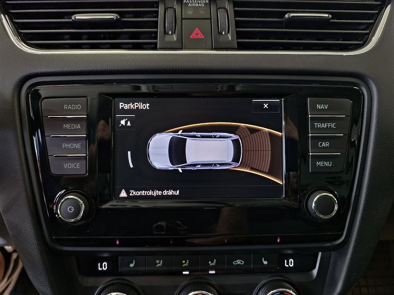 Škoda Octavia 1.4 TSi 110kW, PDC, TEMPOMAT  - fotka 15 z 22
