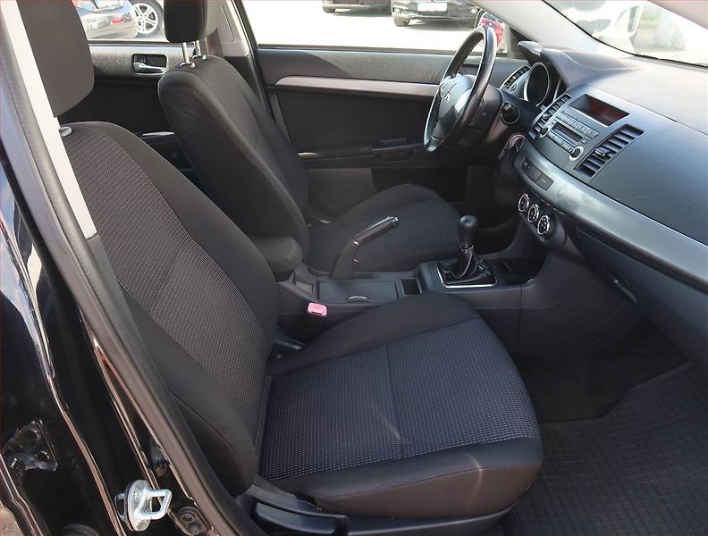 Mitsubishi Lancer (2010) 1.5 MIVEC, Serv.kniha, po STK - fotka 9 z 18