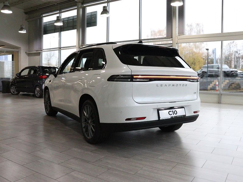 Leapmotor C10 REEV (2025) Design Hybrid EV - fotka 6 z 18