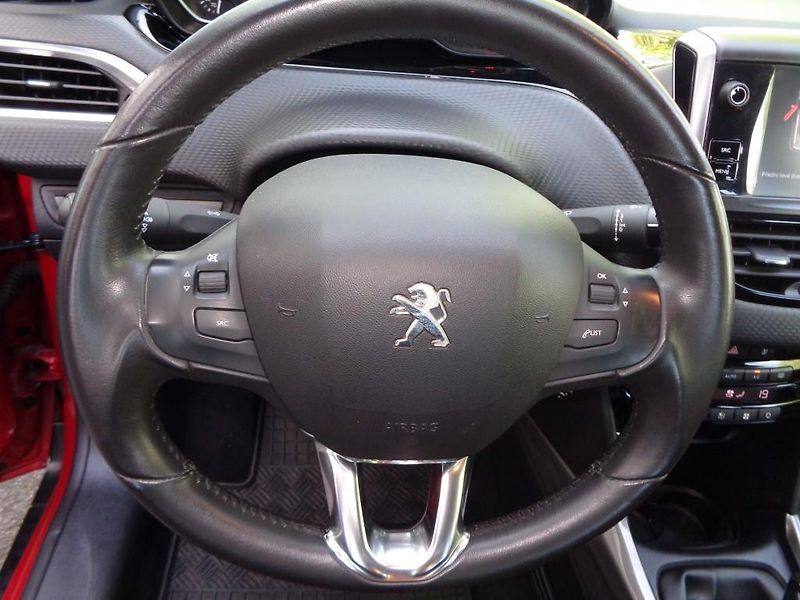 Peugeot 2008 1.6 BlueHDI ACTIVE 73 kW - fotka 13 z 30