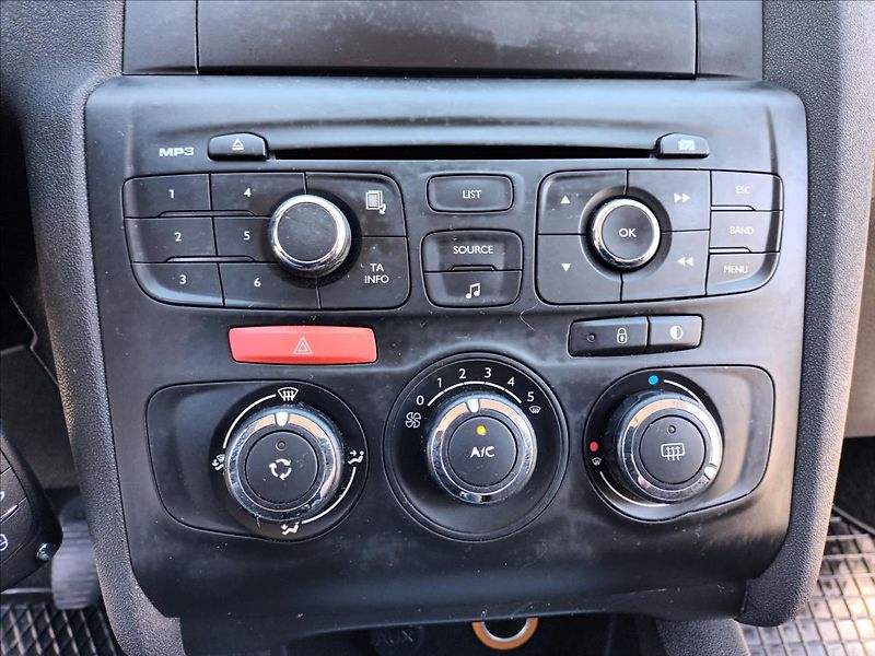 Citroën C4 1,6 HDI,68KW,ČR,KLIM,TEMPOMAT, - fotka 30 z 33