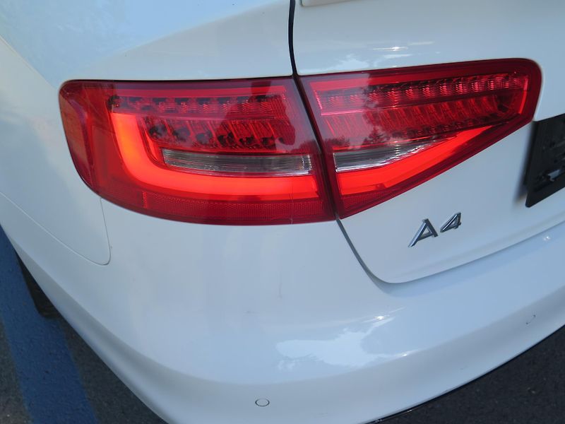 Audi A4 A4 2,0 TDI FULL S-LINE - fotka 11 z 23