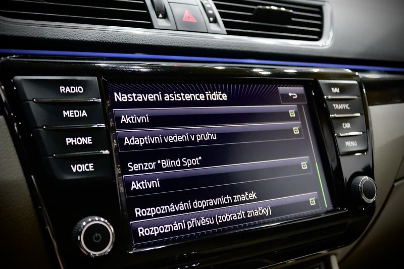 Škoda Superb 3 2.0 TDI 140 kW DSG L&K - fotka 31 z 49