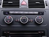 Volkswagen Touran 1,2 TSI Match 7-Míst Serv.knih - náhled 23