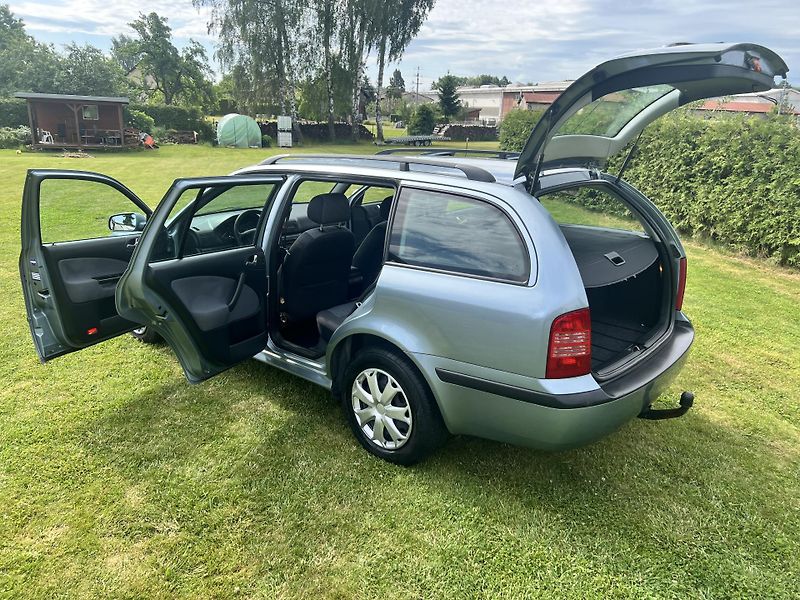 Škoda Octavia 1.9TDI 74KW,4x4,TZ,AMBIENTE - fotka 26 z 39