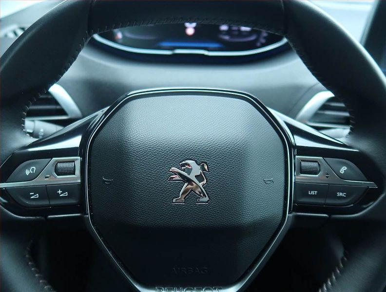 Peugeot 3008 (2021) 1.2 PureTech, Serv.kniha - fotka 13 z 16