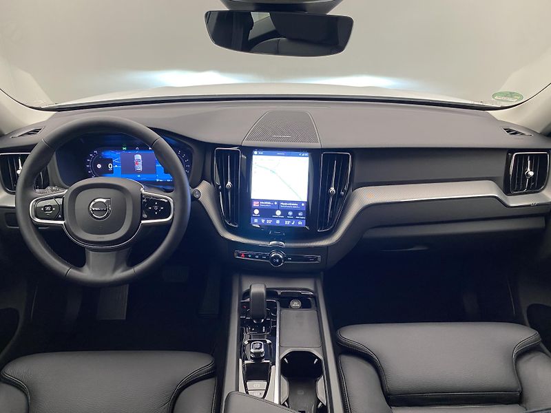 Volvo XC60 B4 AWD DARK PLUS AUT - fotka 2 z 55