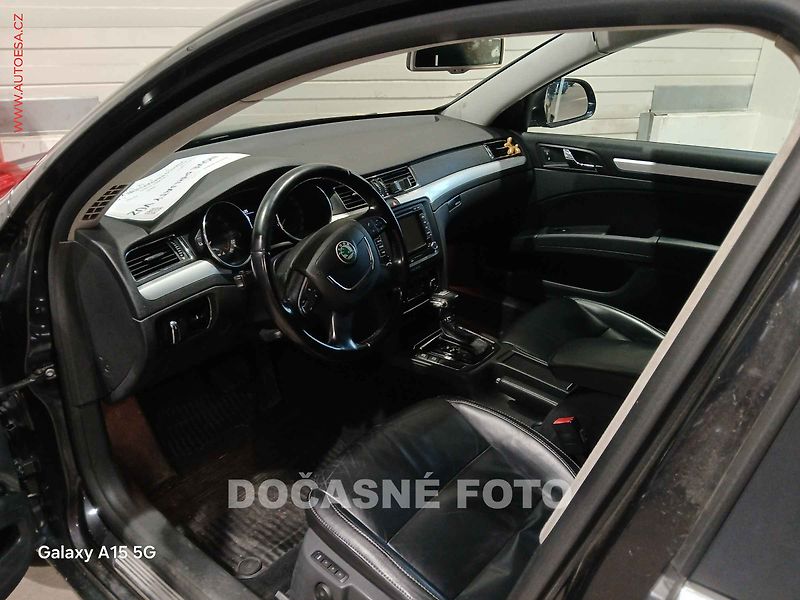 Škoda Superb (2011) 2.0 TDi, 1.maj, AT, navi - fotka 3 z 3