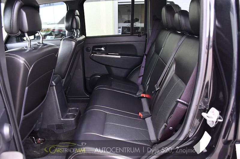 Jeep Cherokee 2.8CRD LIMITED TAŽNÉ - fotka 13 z 44