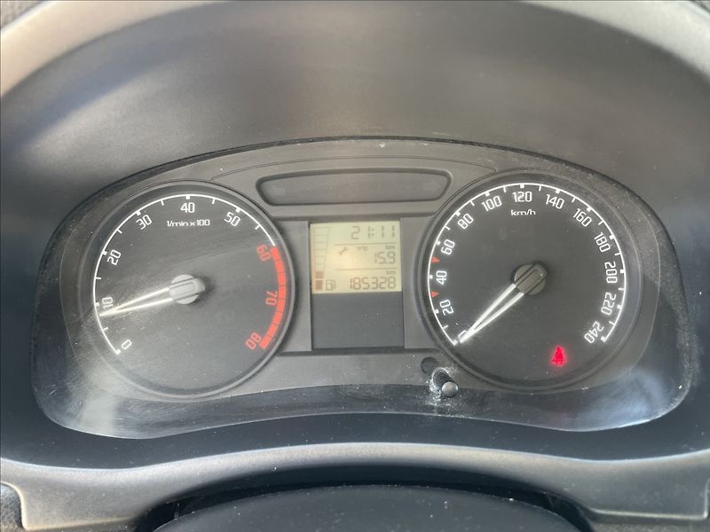 Škoda Fabia 1,4 i 63kw Ambiente ESP Tažné - fotka 16 z 30