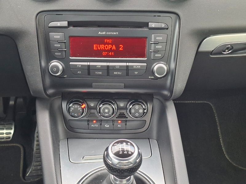 Audi TT (2009) 1.8TFSI 118kW MAN S-LINE - fotka 15 z 31