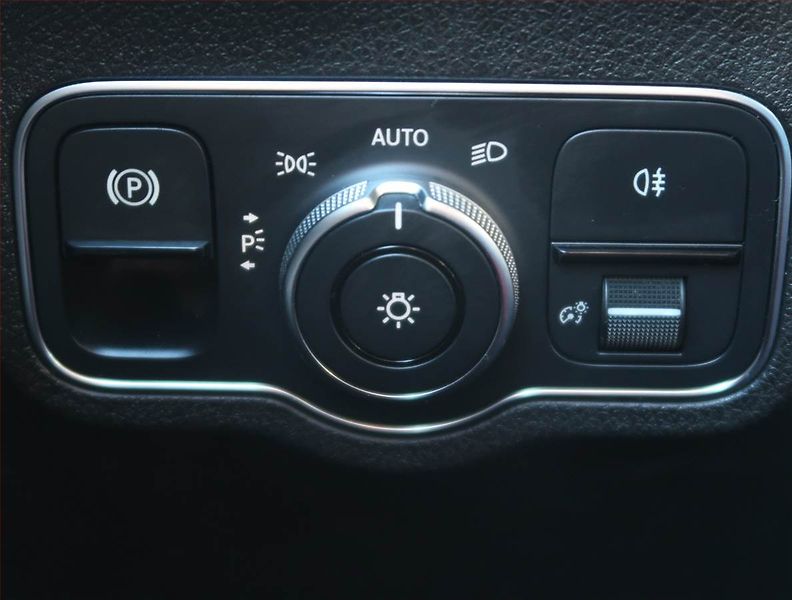 Mercedes-Benz GLB (2020) Progressive 200 d 4MATIC - fotka 20 z 25