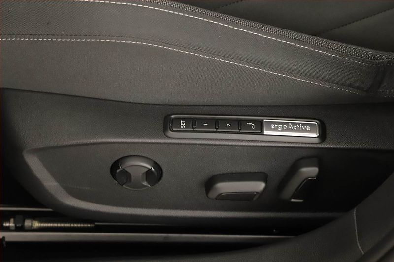 Volkswagen Golf (2021) Style 2.0 TDI - fotka 16 z 17