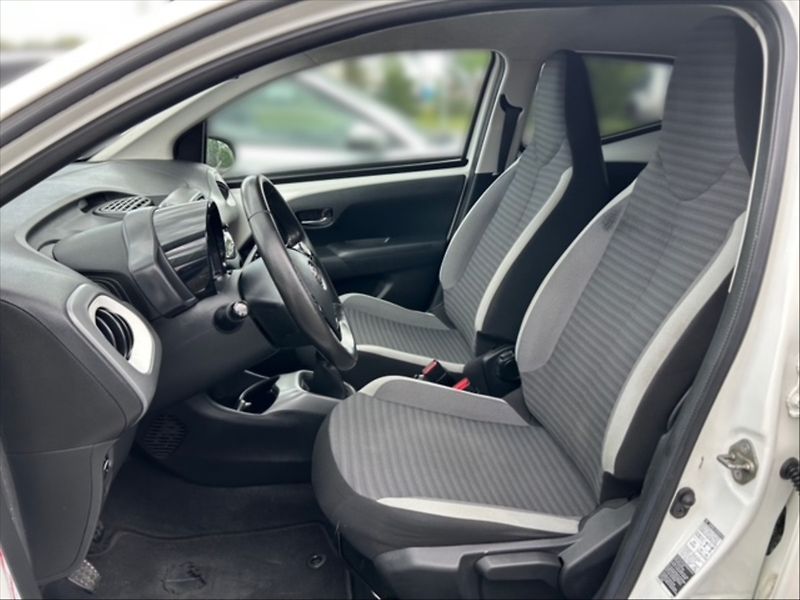 Toyota Aygo 1,0 VVTi x-play - fotka 7 z 11