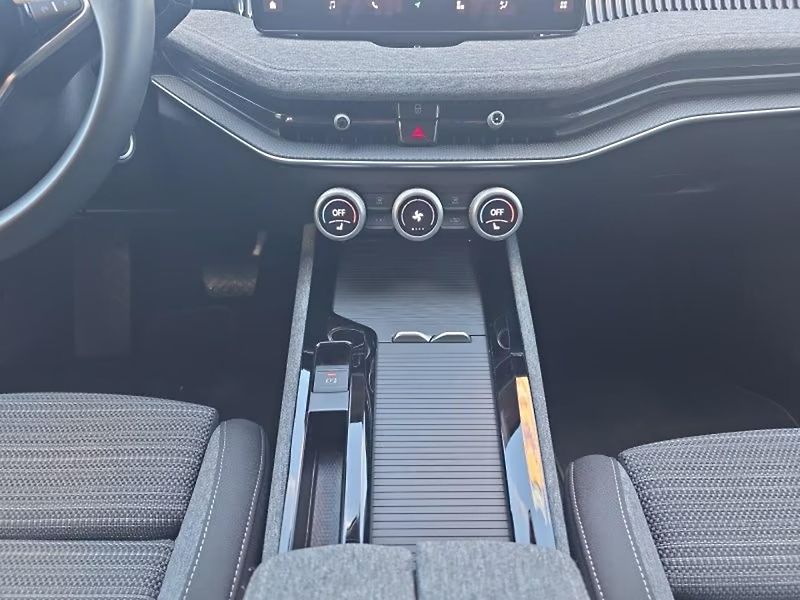 Škoda Superb TDI DCC Kamera ACC - fotka 12 z 21