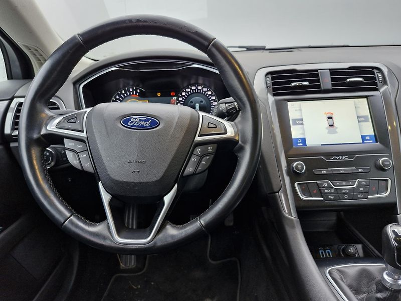 Ford Mondeo  Titanium 2,0 EcoBlue (110 kW - fotka 7 z 9