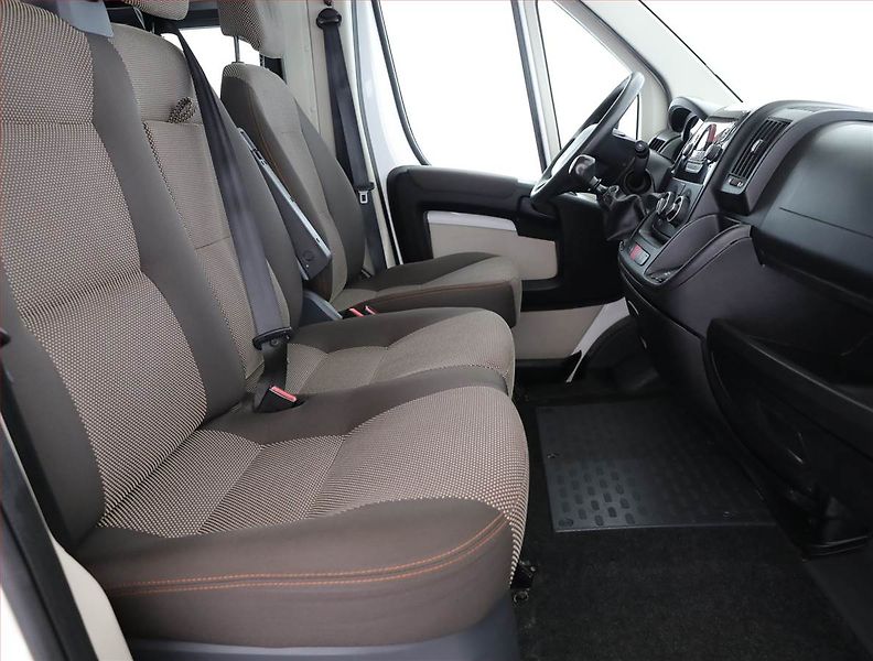 Citroën Jumper (2016) 2.0 BlueHDi, Bus, 9Míst, ČR - fotka 7 z 15