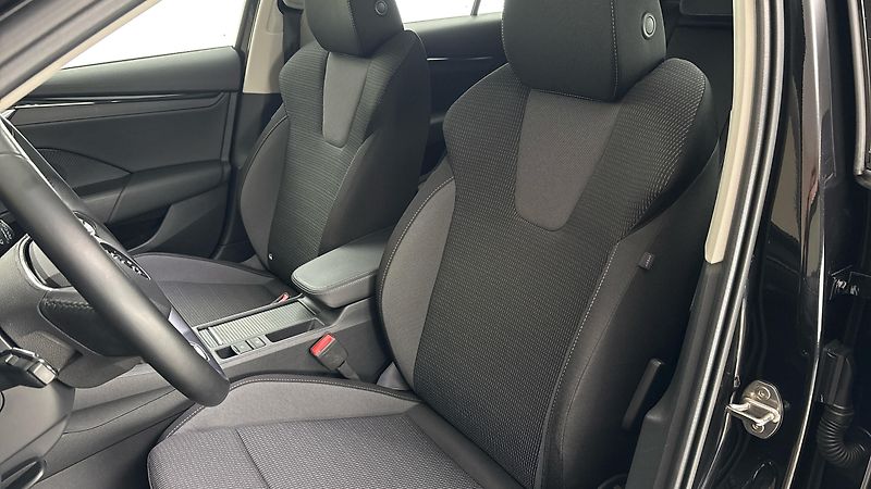 Škoda Octavia 2.0 TDI Ambition Combi - fotka 15 z 23