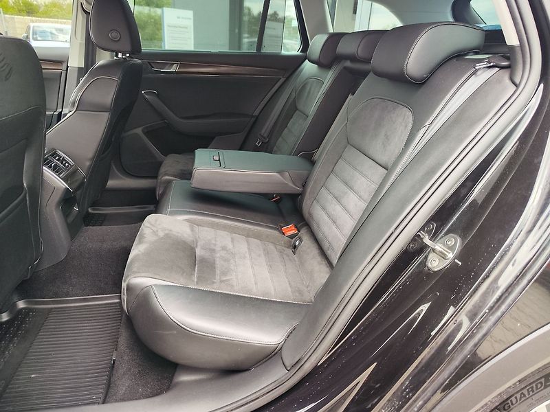 Škoda Superb 2.0 TDi/147kW Scout DSG 4x4 - fotka 14 z 39