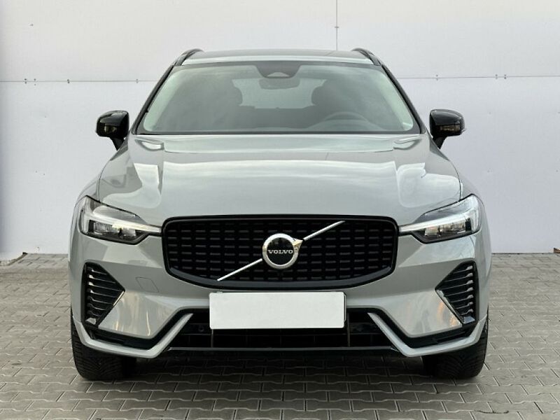 Volvo XC60 PLUS DARK B4 AWD 145kW - fotka 3 z 33