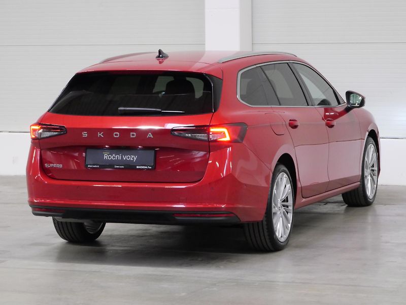 Škoda Superb - fotka 2 z 29