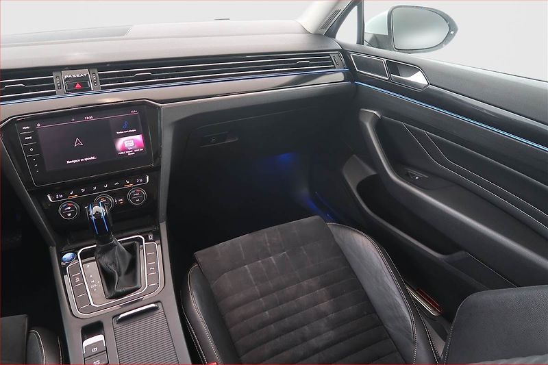 Volkswagen Passat (2020) R-Line 2.0 TDI, Automat, Kůže - fotka 8 z 18
