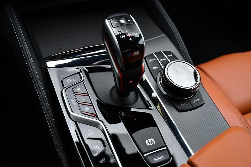 BMW M5 COMP.HUD H/K CARBON CERAMIC ČR - fotka 27 z 45