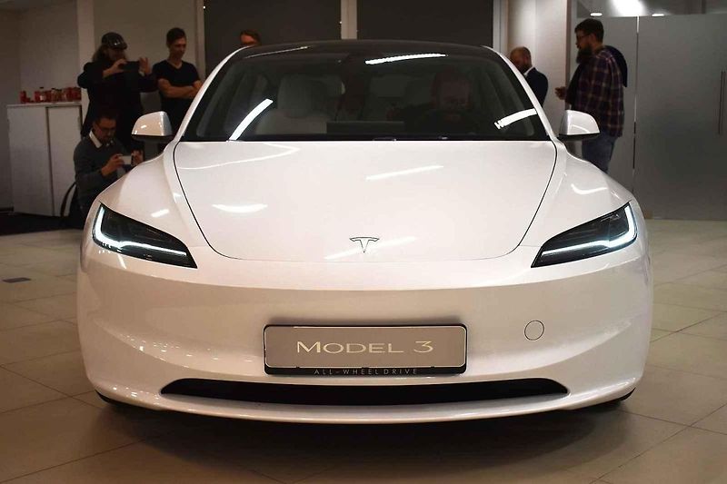 Tesla slibuje, že objednané exempláře nové verze Modelu 3 dorazjí ze Šanghaje během 2 až 6 týdnů