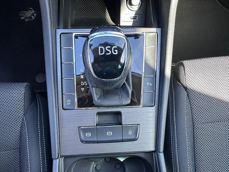 Škoda Superb 2.0 TDI 110kW Style - fotka 16 z 18