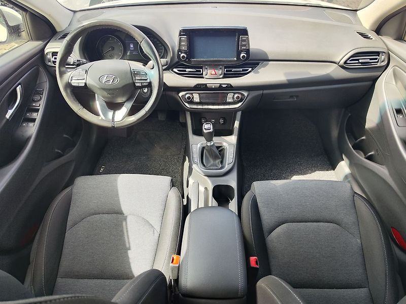 Hyundai i30 1.6 T-GDI/117kW Smart MHEV - fotka 12 z 31