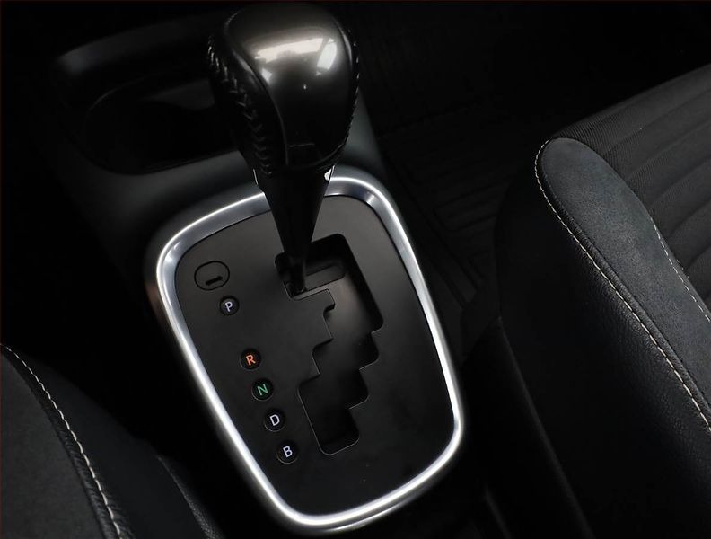 Toyota Yaris (2015) 1.5 Hybrid, Automat - fotka 12 z 18