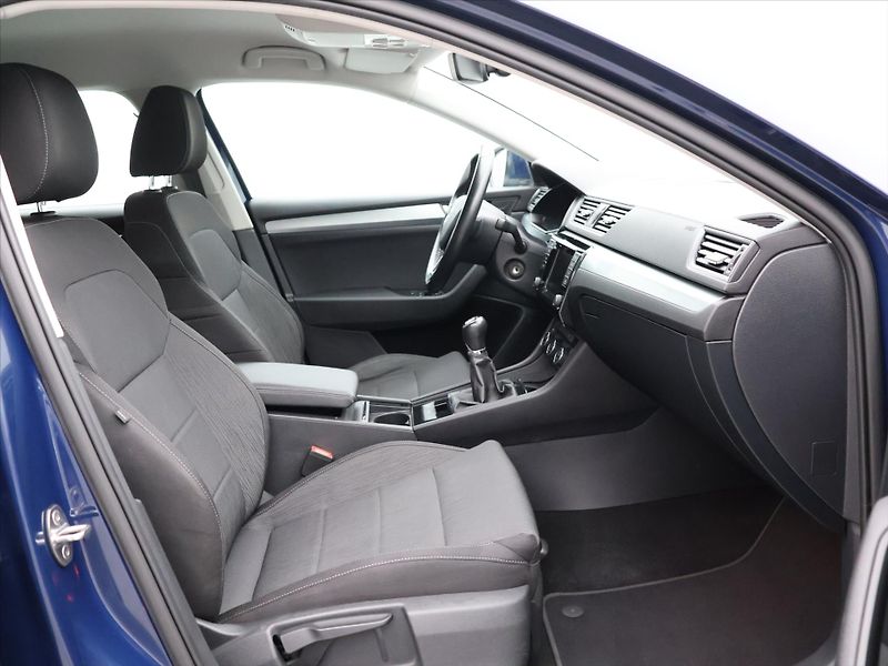 Škoda Superb 2,0 TDI 110kW CZ 4x4 Xenon - fotka 11 z 30