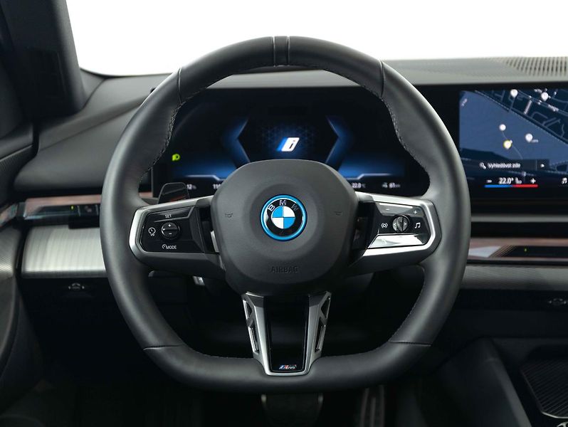 BMW i5 eDrive40 - fotka 13 z 22