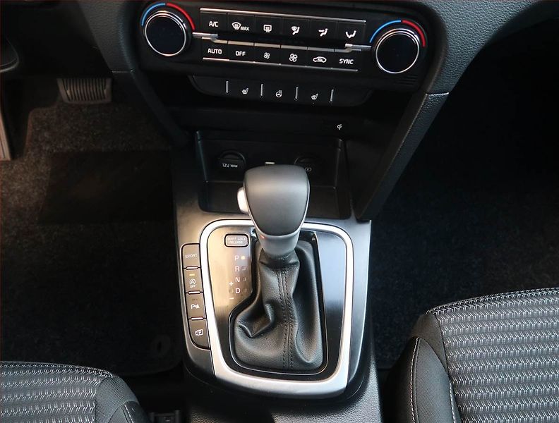 Kia Ceed (2022) 1.5 T-GDI MHEV - fotka 13 z 20