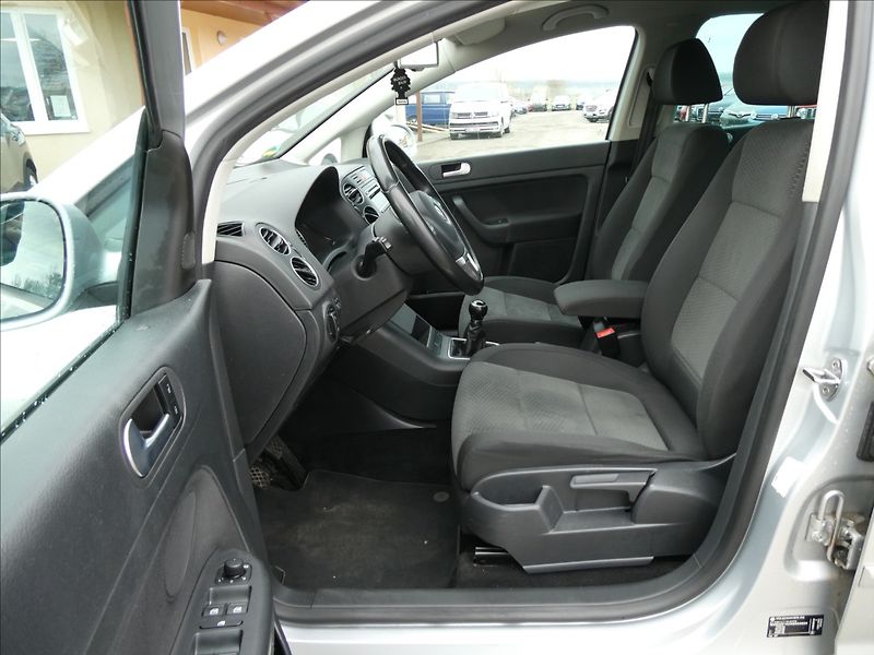 Volkswagen Golf Plus 1,4 TSi 90W digi.klima - fotka 14 z 31