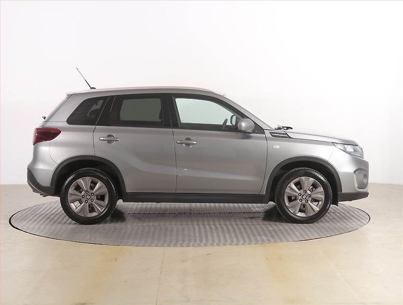 Suzuki Vitara (2022) 1.4 BoosterJet, Serv.kniha - fotka 6 z 19
