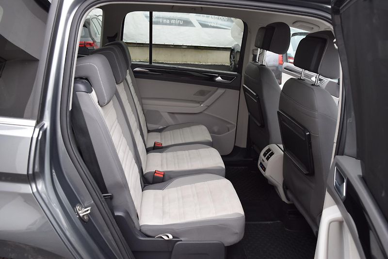 Volkswagen Touran (2017) 1.4TSI 110kw HIGHLINE 7M TAŽNÉ - fotka 45 z 50