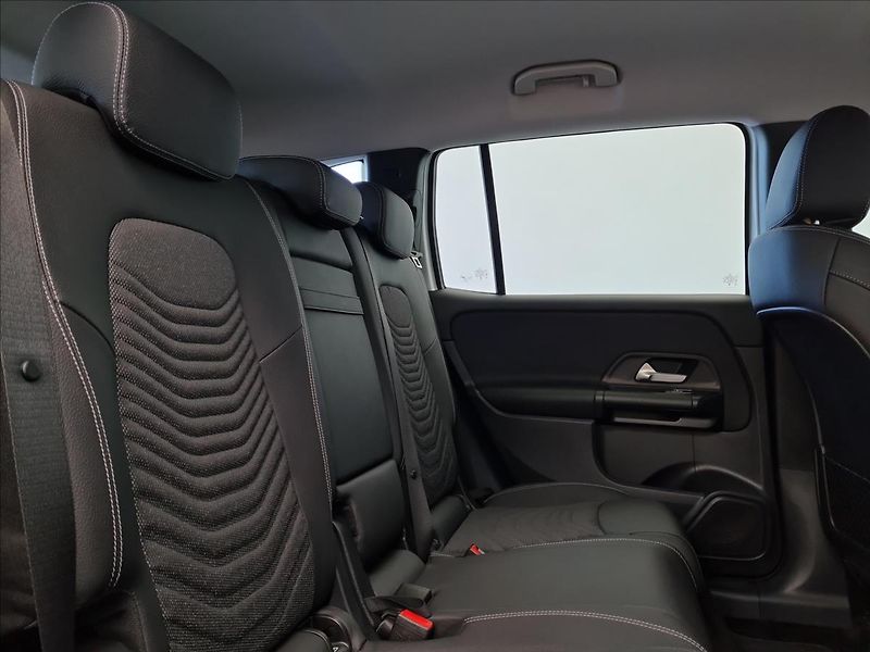 Mercedes-Benz GLB 220 4MATIC - fotka 19 z 22