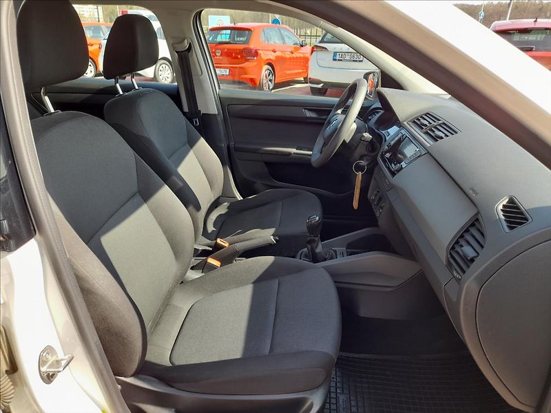 Škoda Fabia 1,0 TSi Trumf - fotka 16 z 18