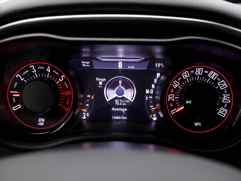 Dodge Challenger 5,7 V8 HEMI 277KW Aut.klima - fotka 16 z 31