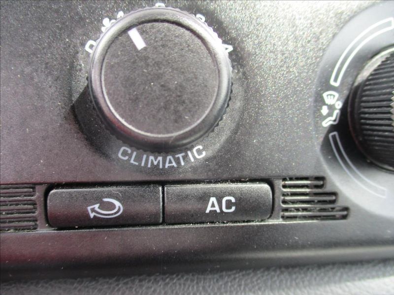 Škoda Fabia 1,2 i, klimatizace, tažné, - fotka 20 z 28