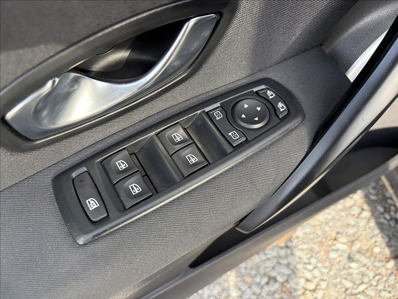 Renault Mégane 1,9 DCi 96kW  Tempomat,Senzory - fotka 12 z 40