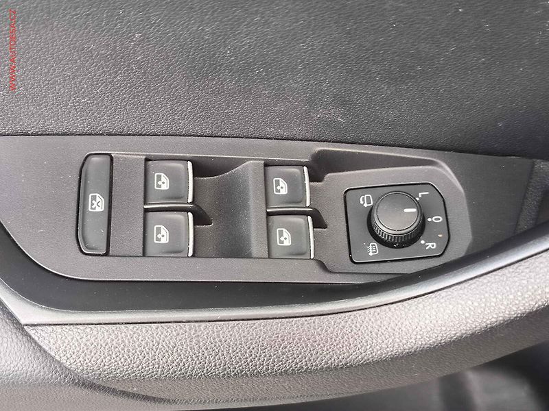 Škoda Karoq (2018) 1.5 TSi, Style, LED, panor - fotka 22 z 24