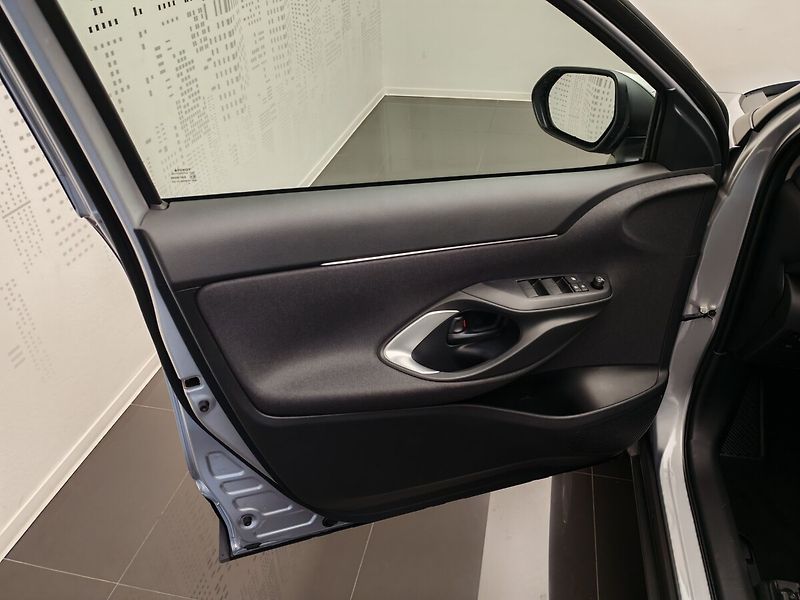 Toyota Yaris Cross 1.5 AT Hybrid Comfort - fotka 16 z 31