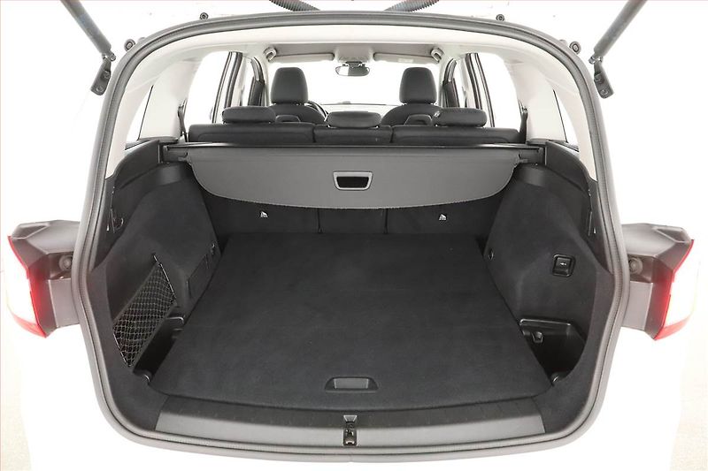 BMW Řada 2 (2016) 218i Gran Tourer, Automat - fotka 11 z 13