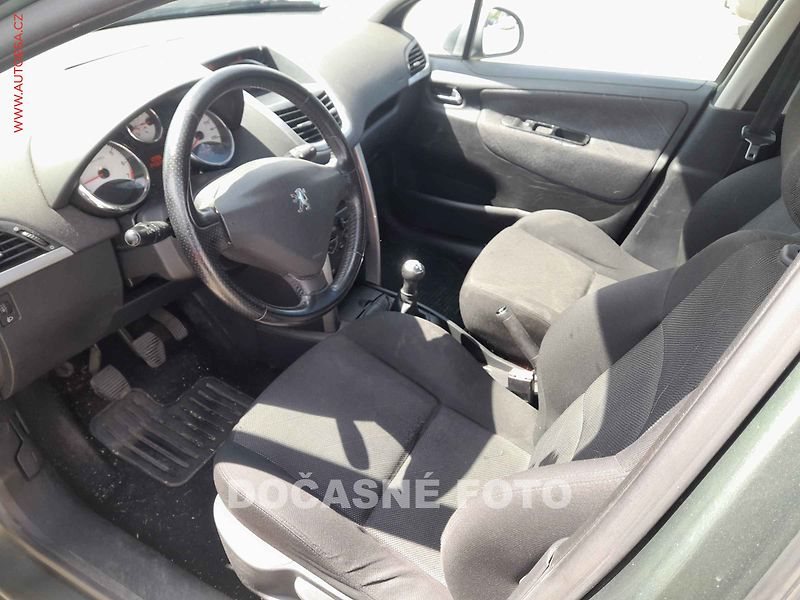 Peugeot 207 (2009) 1.4i, Panor, AC - fotka 3 z 3