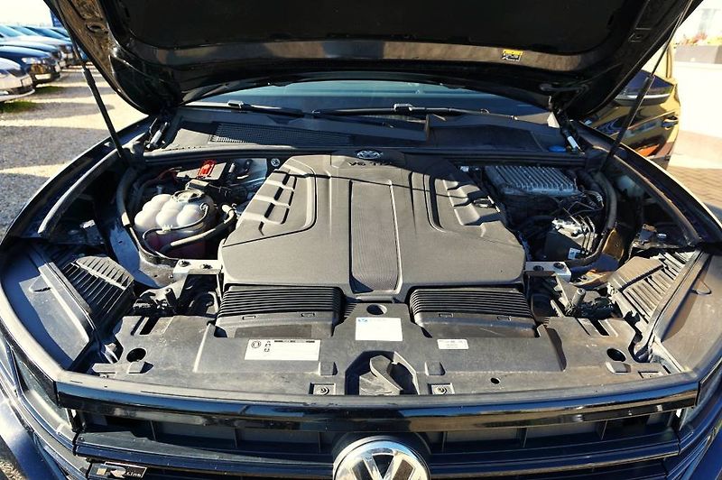 Volkswagen Touareg (2019) R-LINE 3,0 TDI V6 210 kW - fotka 46 z 48