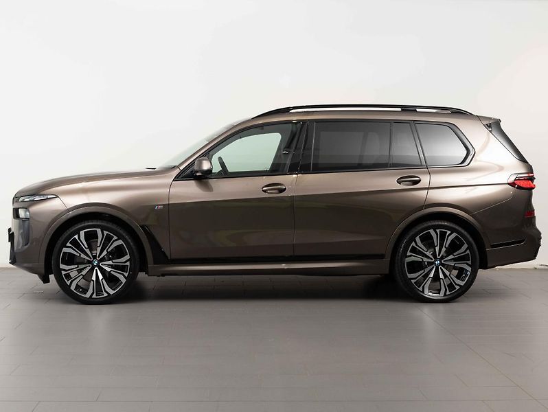 BMW X7 xDrive40d - fotka 2 z 8