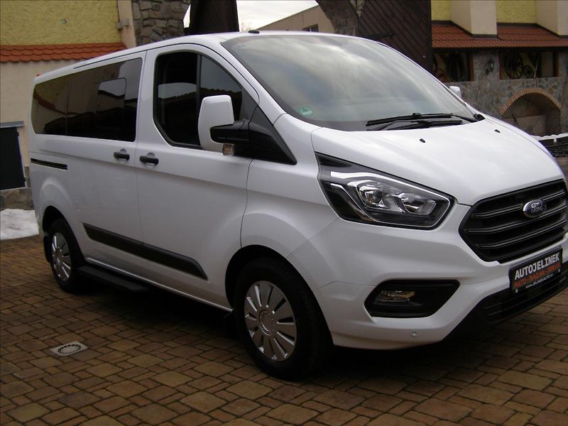 Ford Tourneo Custom 2,0   MINIBUS CUSTOM Facelift - fotka 6 z 28
